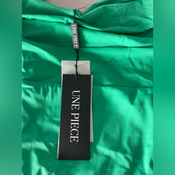 Women's UNE PIECE NWT Classic Square Neck One Piece Swim Suit-Green-Sz 20 - Picture 4 of 12